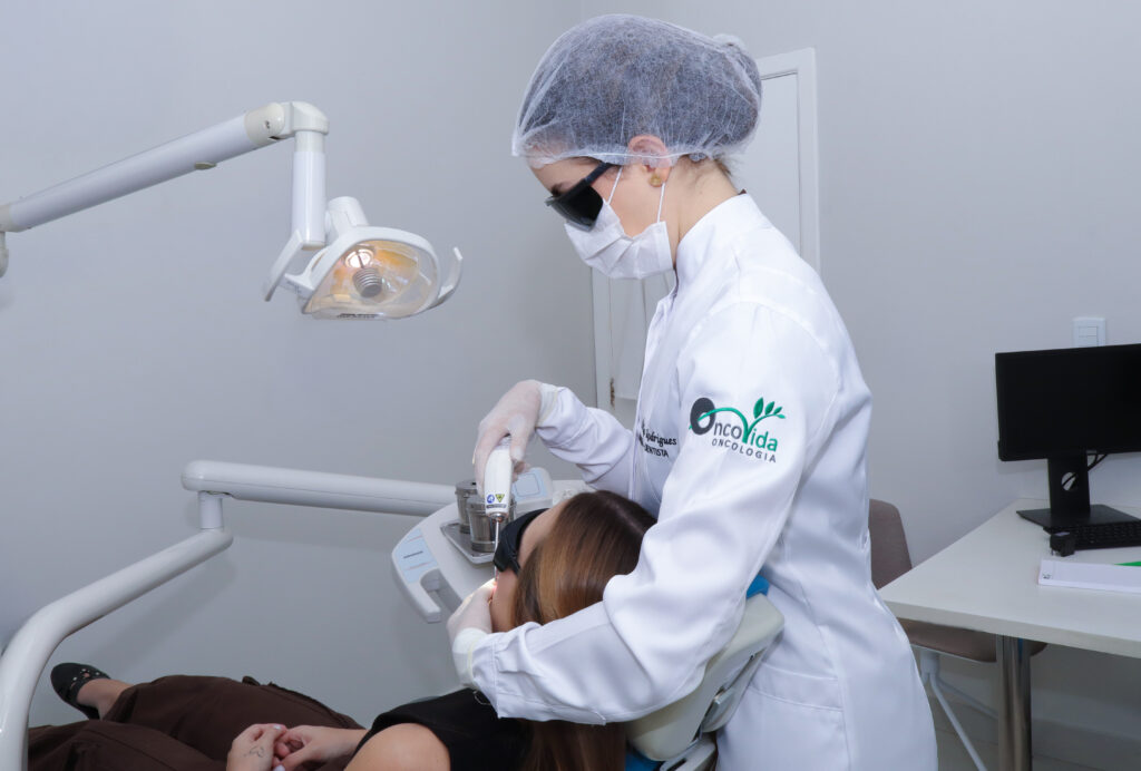 Atendimento odontológico na Oncovida para prevenção da mucosite oral durante a quimioterapia